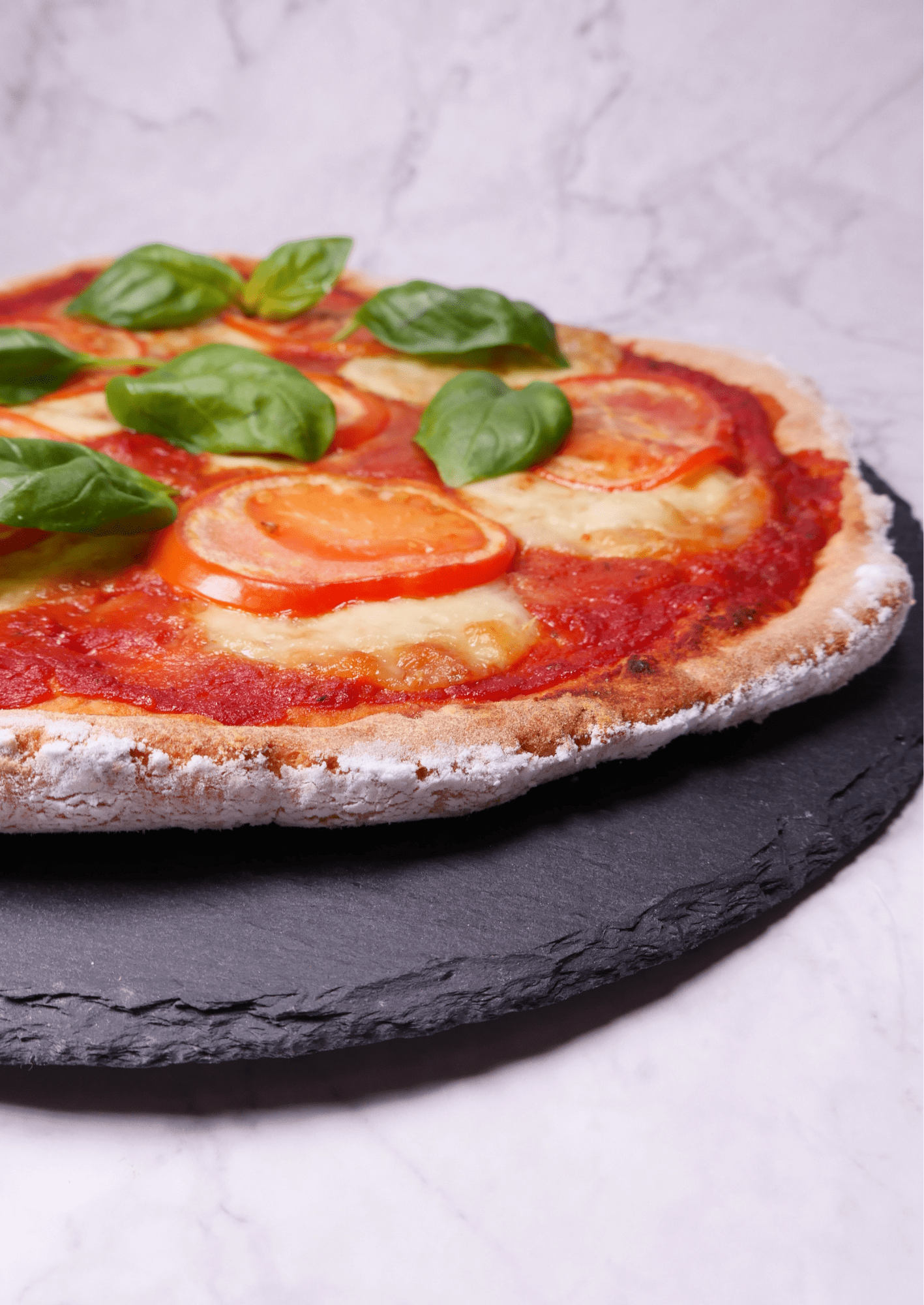 Aufnahme von unserem fertig gebackenen, eiweißreichen und ketogenen Produkt, mit dem Namen "Pizza Backmischung Avanti"